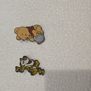 Pack of two Winnie the Pooh Disney pins
